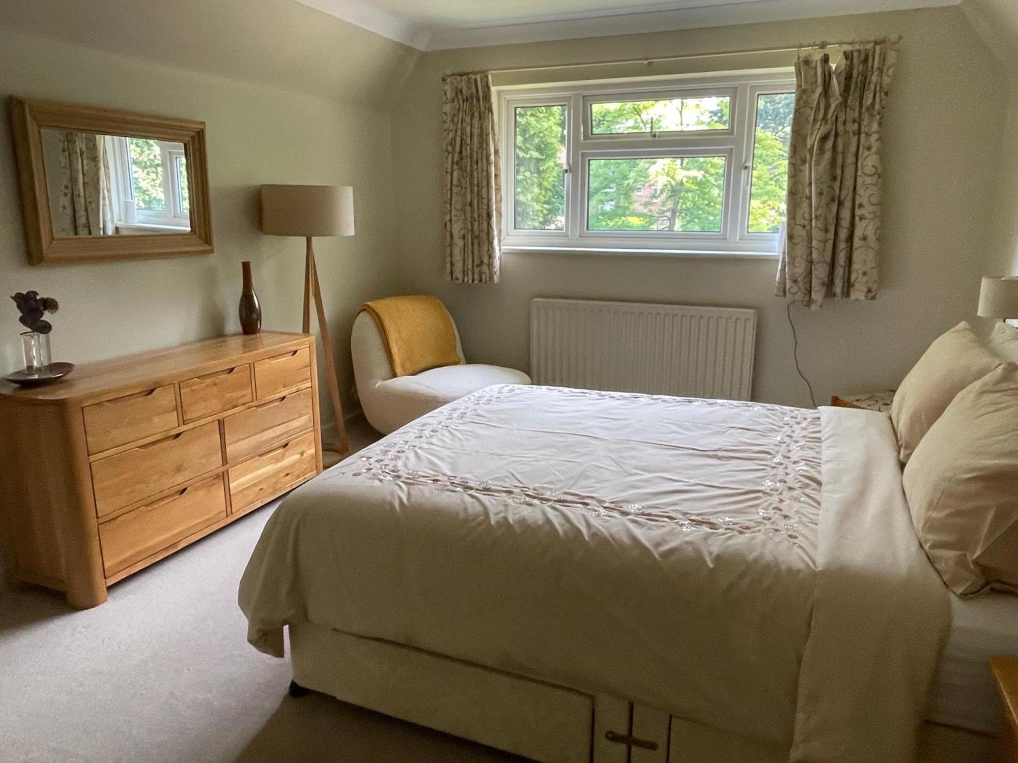 Holiday home Charming House With Beautiful Spacious Gardens, 5 Min Drive To Beaches, Free Parking For 2-3 Cars Bournemouth