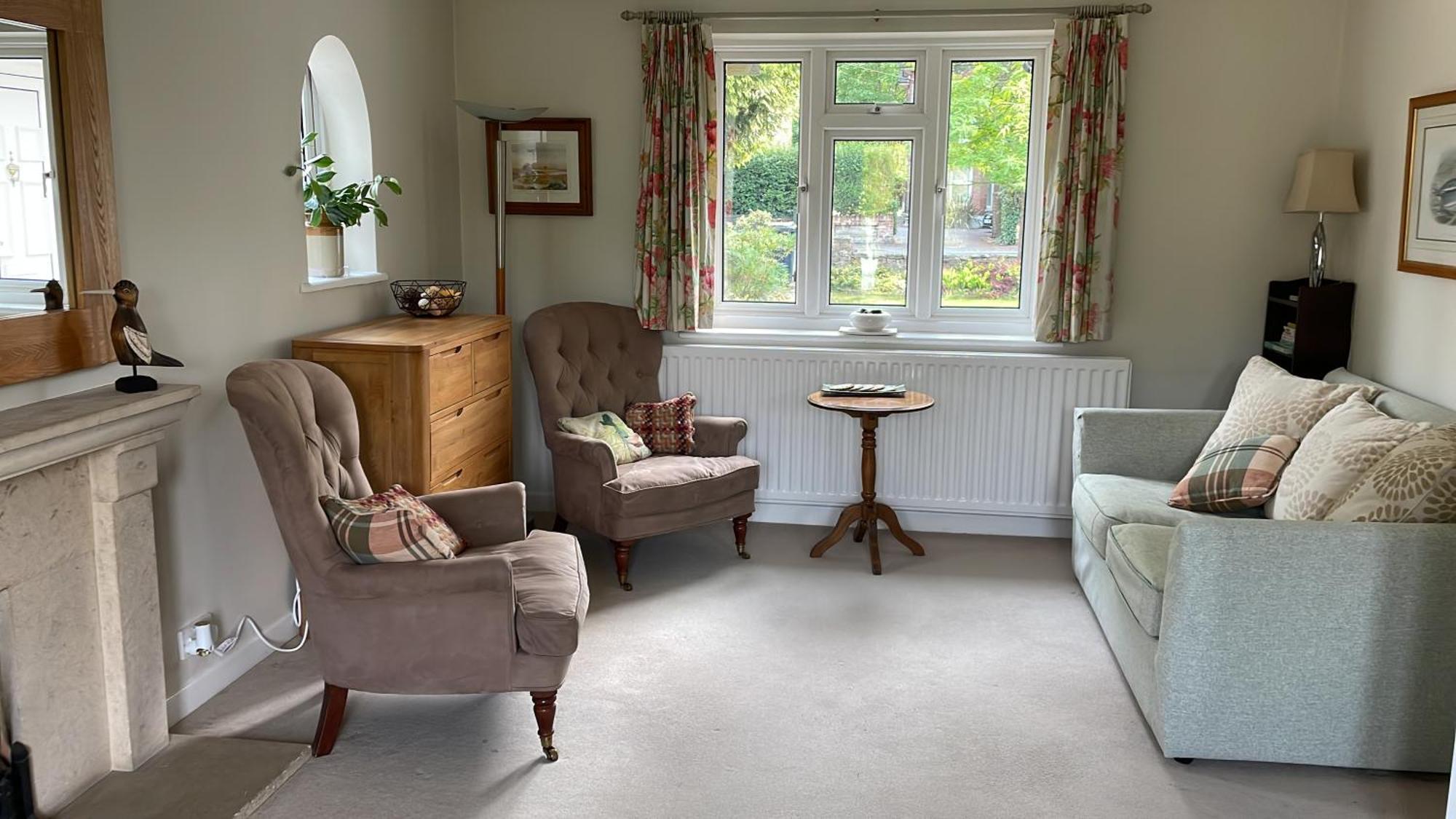 Charming House With Beautiful Spacious Gardens, 5 Min Drive To Beaches, Free Parking For 2-3 Cars Bournemouth