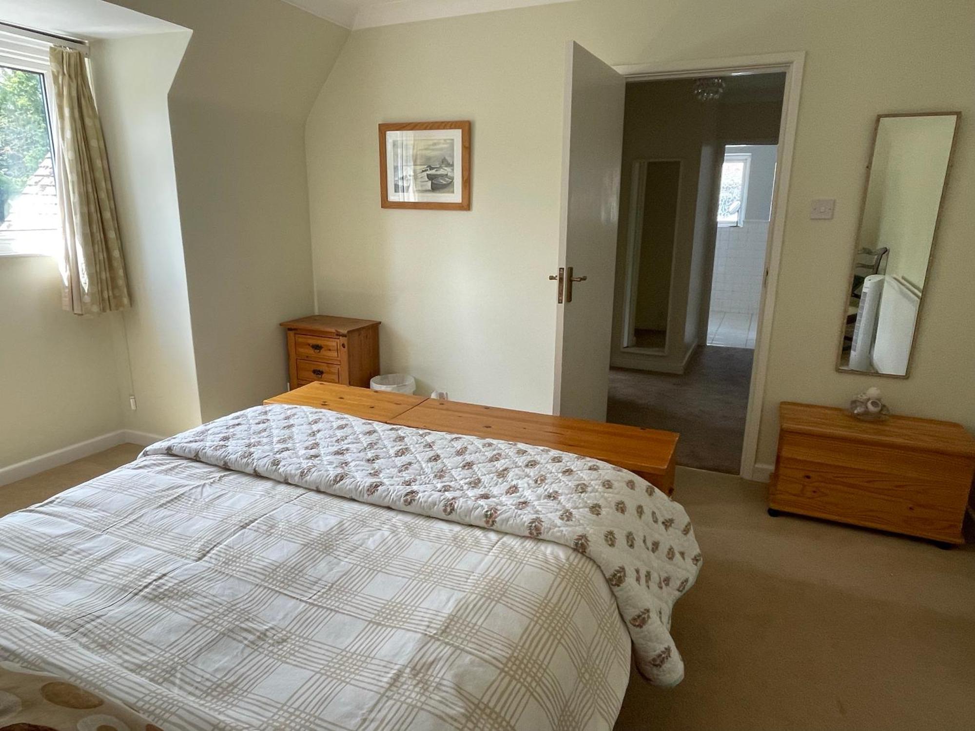 Charming House With Beautiful Spacious Gardens, 5 Min Drive To Beaches, Free Parking For 2-3 Cars Holiday home *