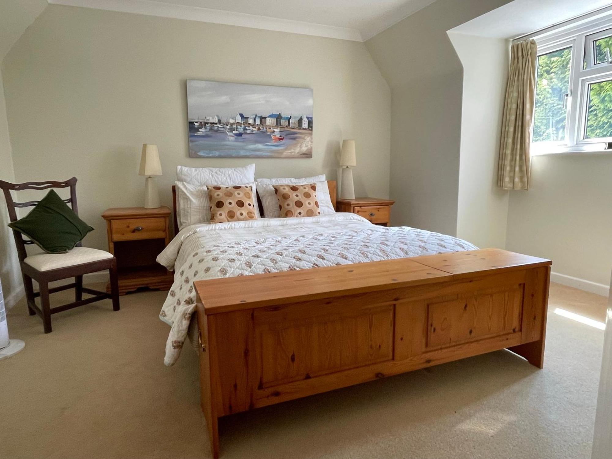 Charming House With Beautiful Spacious Gardens, 5 Min Drive To Beaches, Free Parking For 2-3 Cars Holiday home *