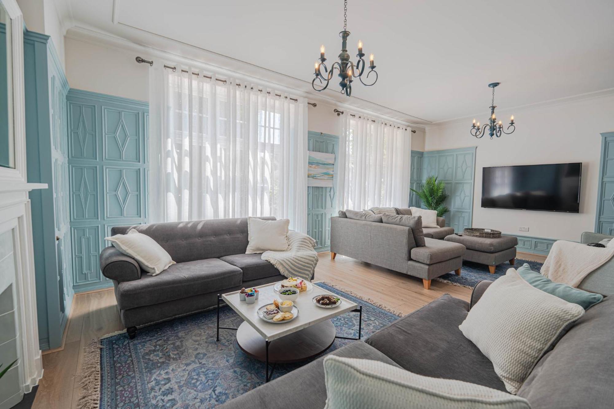 Highcroft House By Grandeur Holiday home