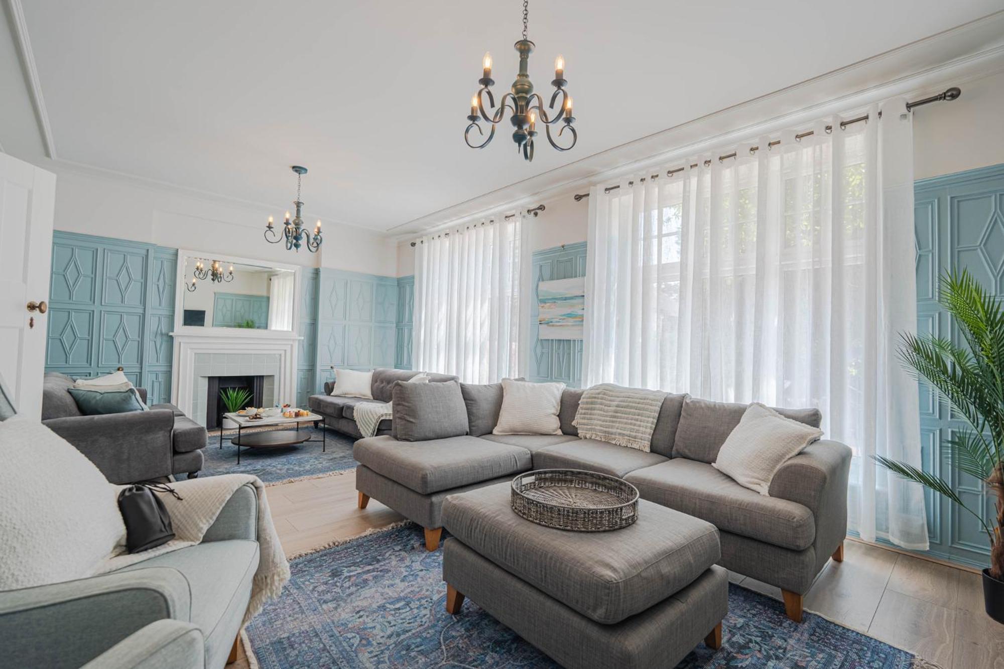 Highcroft House By Grandeur Holiday home