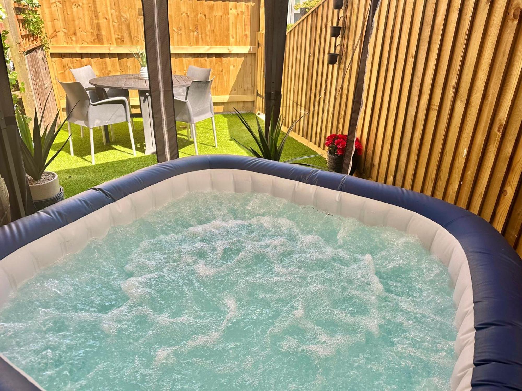 The Den Of Desire - Adults Only Experience - Walk To Beach And Town Centre - Apartment