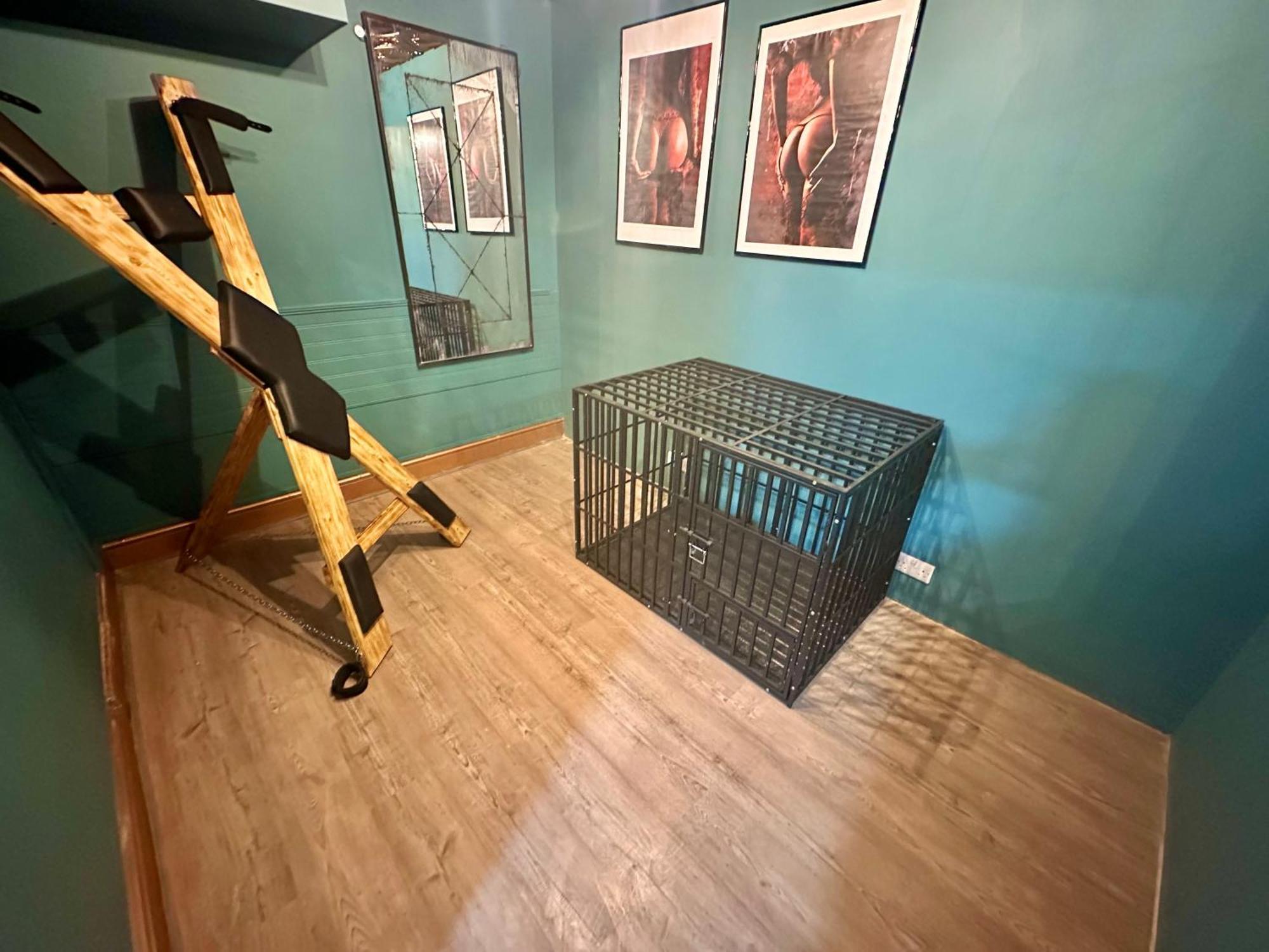 The Den Of Desire - Adults Only Experience - Walk To Beach And Town Centre - Apartment Bournemouth