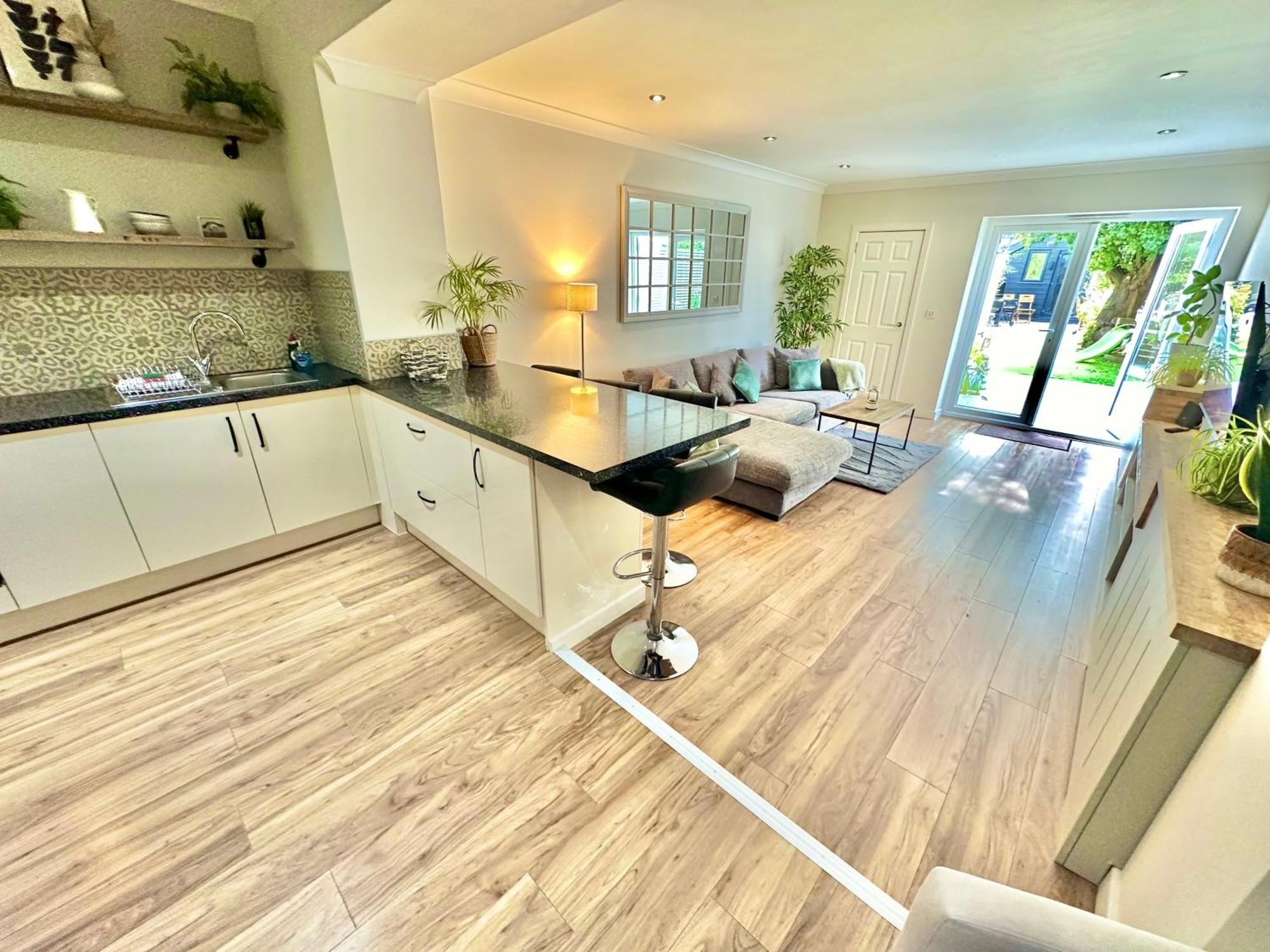 Holiday home Family Three Bedroom - Outbuilding Games - Walk To Town And - Free Parking Bournemouth