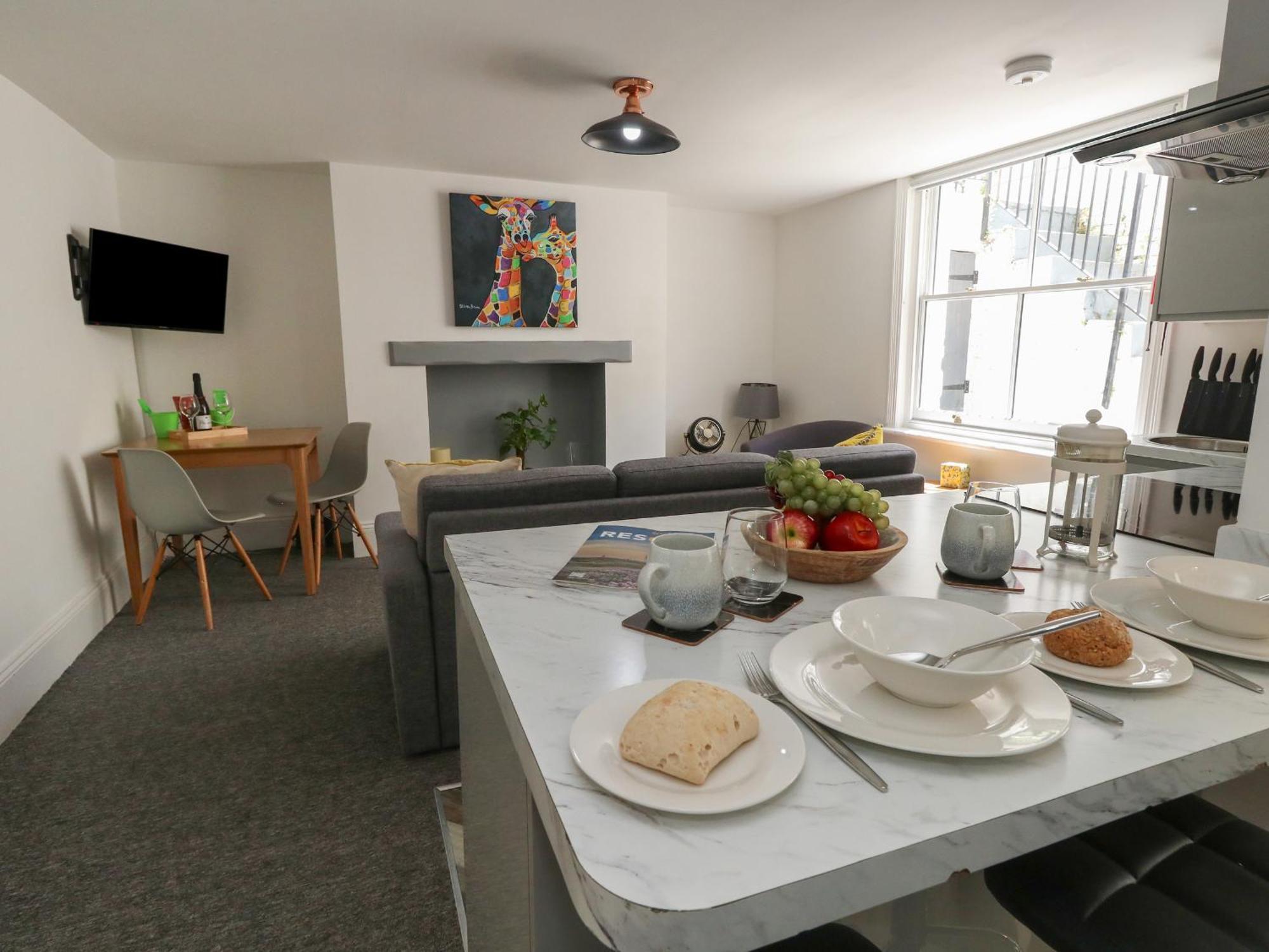 Flats 1 Apartment *