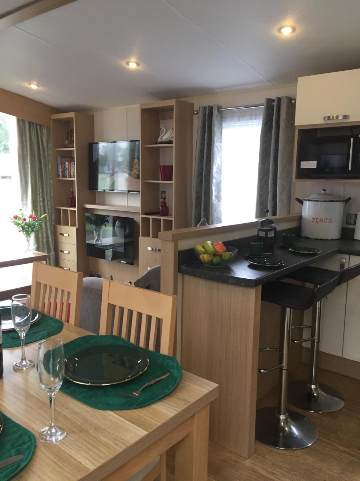 Holiday park Jasmine 14 - A Peaceful & Spacious Caravan *