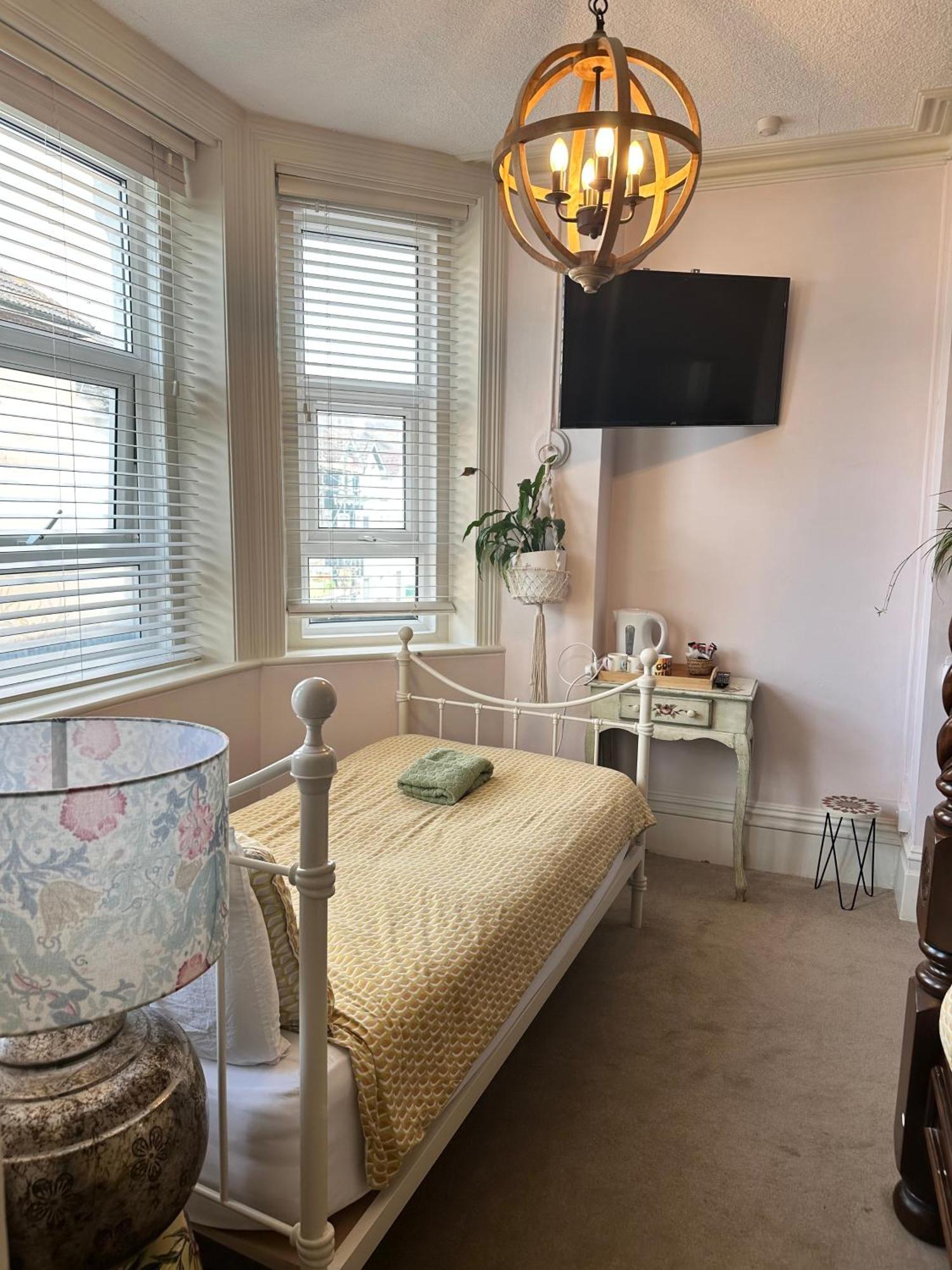 The Boho - 4 Min Walk To & Town Hotel 3*