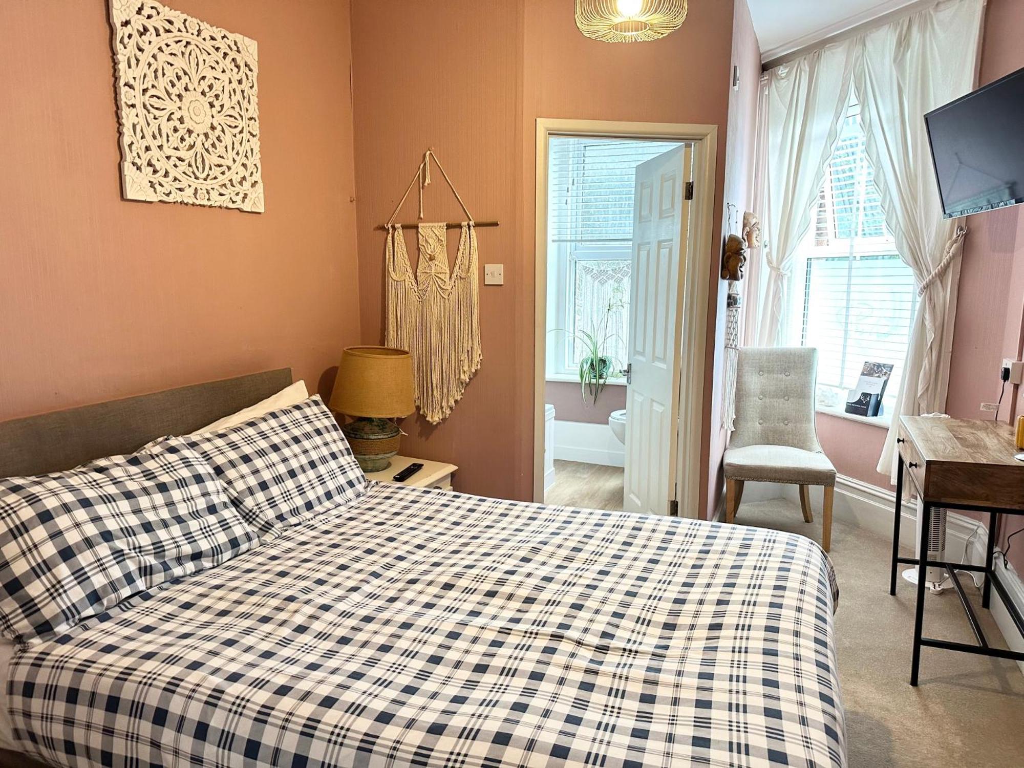The Boho - 4 Min Walk To & Town Hotel