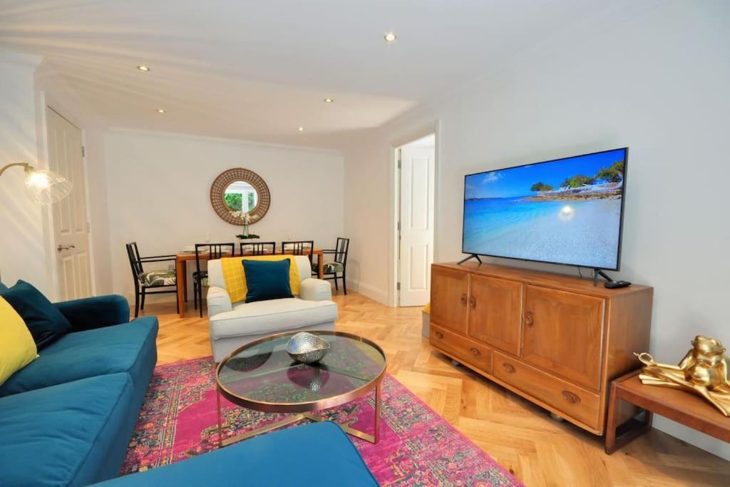 Apartment 2 Bed With Balcony, Parking And 3 Min Walk To Bournemouth
