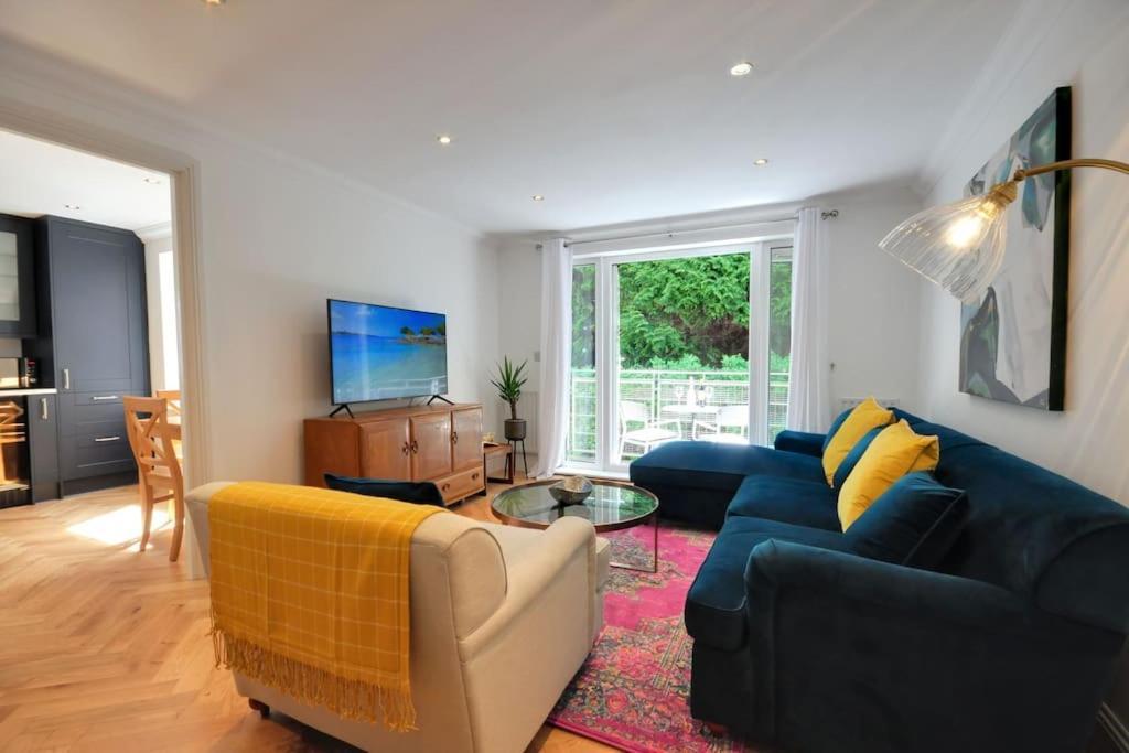 2 Bed With Balcony, Parking And 3 Min Walk To