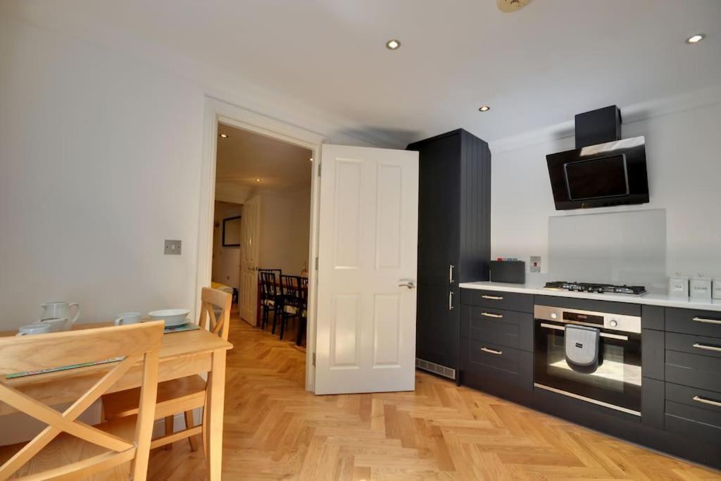 2 Bed With Balcony, Parking And 3 Min Walk To * Bournemouth