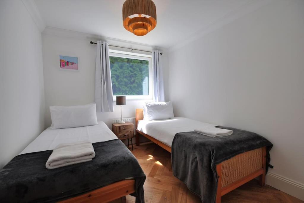 2 Bed With Balcony, Parking And 3 Min Walk To * Bournemouth