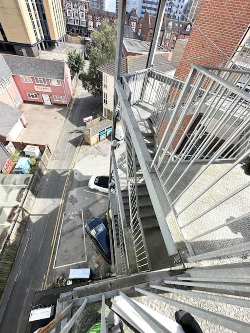 Apartment Flat With Views - Newly Refurbished - Parking Included - Superfast Wifi *
