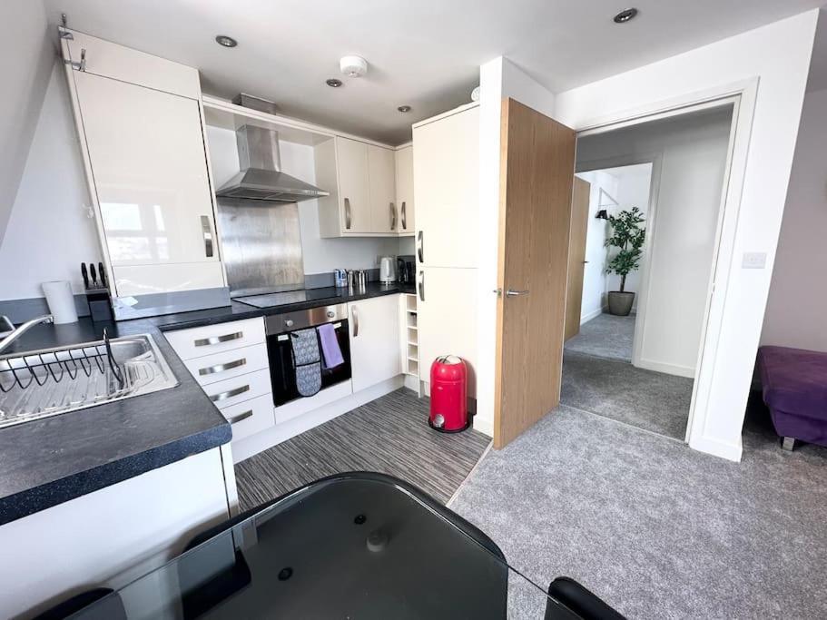 Flat With Views - Newly Refurbished - Parking Included - Superfast Wifi *
