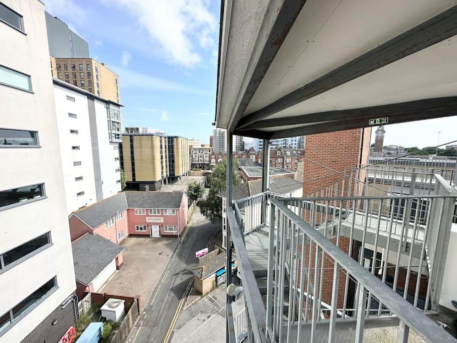 Apartment Flat With Views - Newly Refurbished - Parking Included - Superfast Wifi Bournemouth