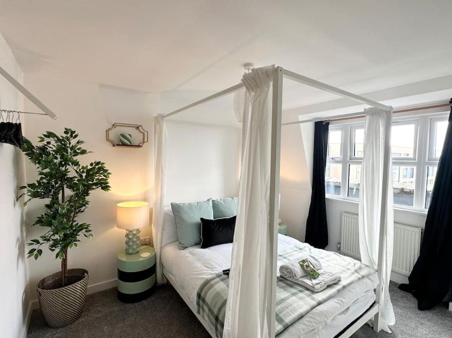 Apartment Flat With Views - Newly Refurbished - Parking Included - Superfast Wifi Bournemouth