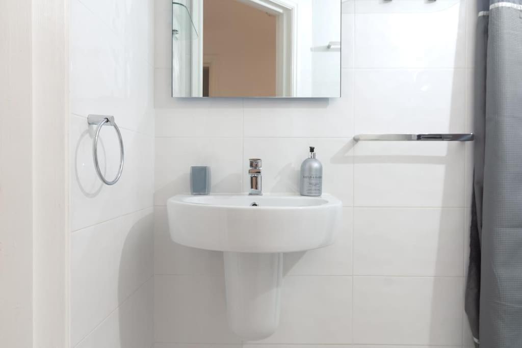 Break Away Nxt To Gardens! Pkg - Perfect Position! Apartment