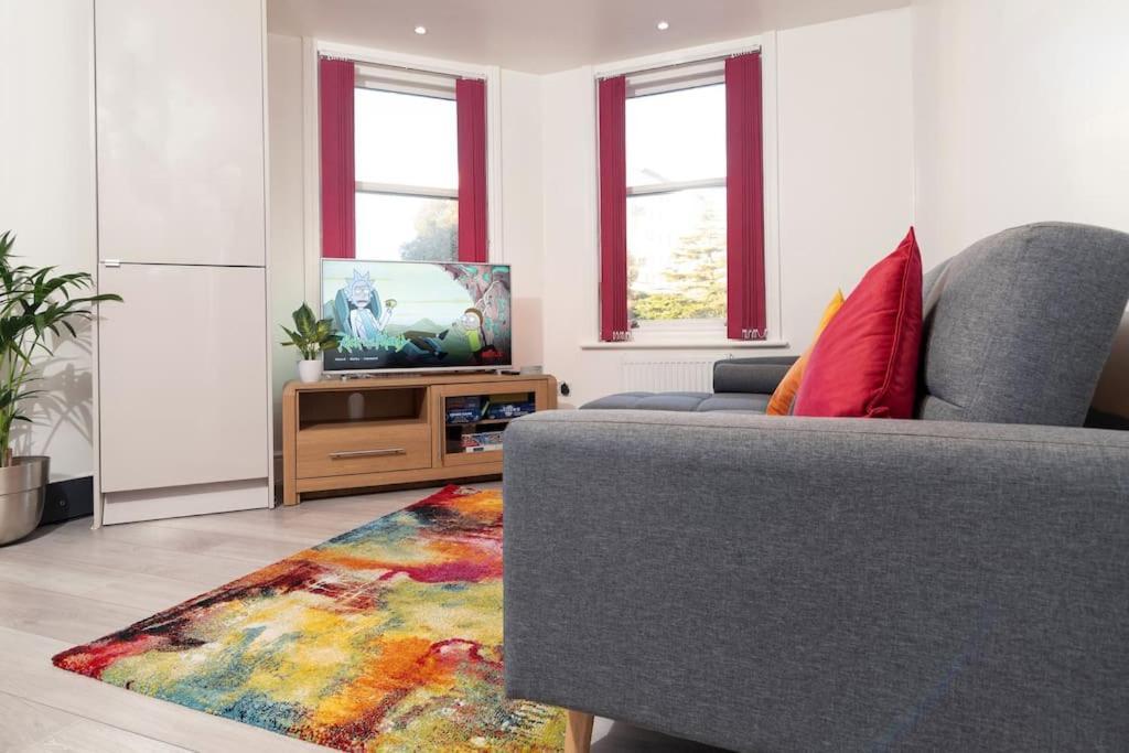 Break Away Nxt To Gardens! Pkg - Perfect Position! Apartment *