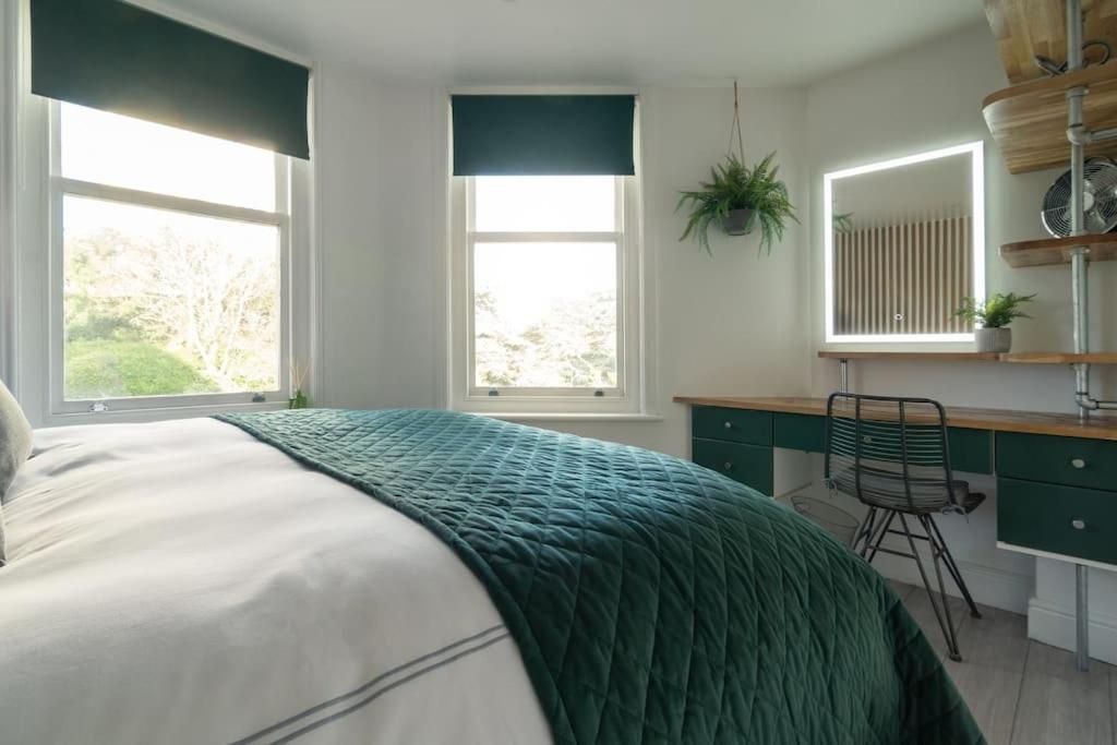 Break Away Nxt To Gardens! Pkg - Perfect Position! Apartment *