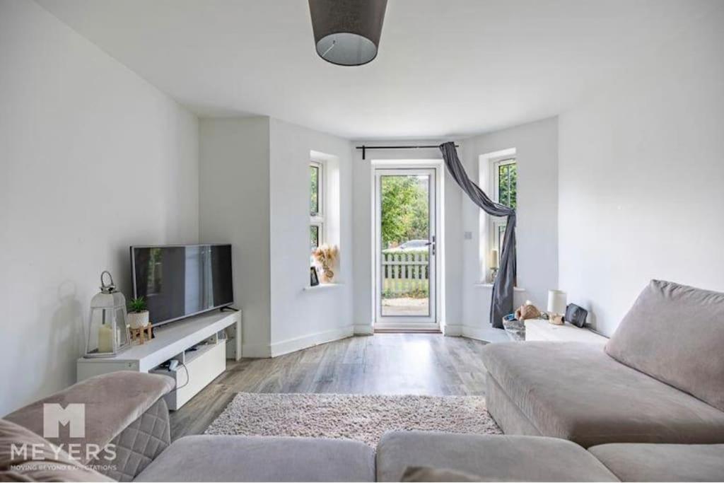 2 Bedroom Spacious Sleeps 5 Bournemouth