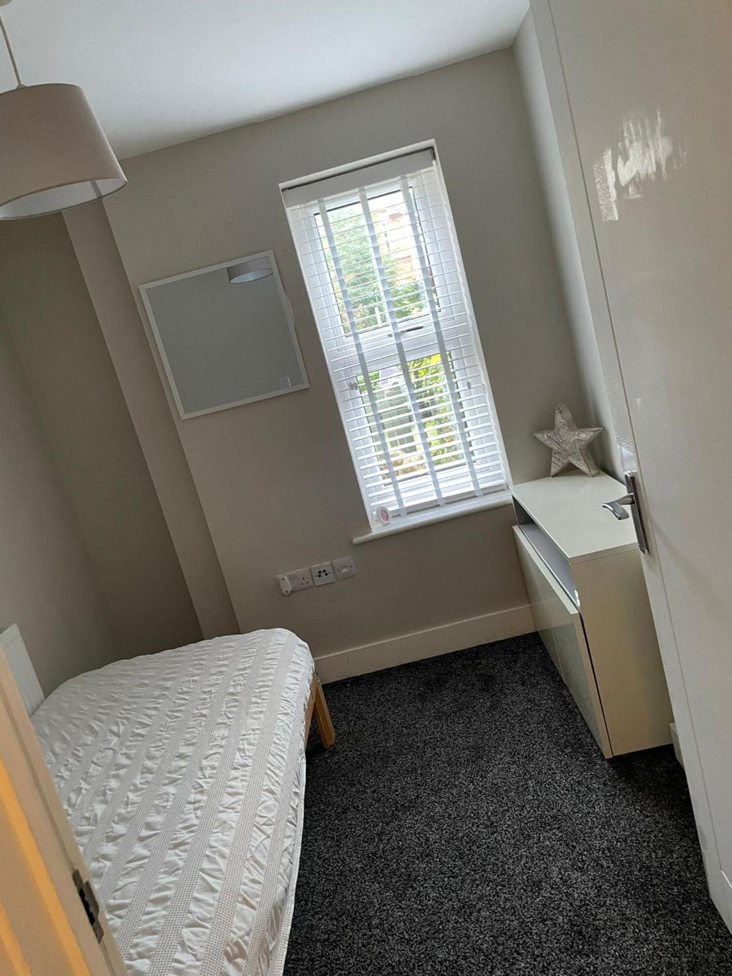 Apartment 2 Bedroom Spacious Sleeps 5 Bournemouth