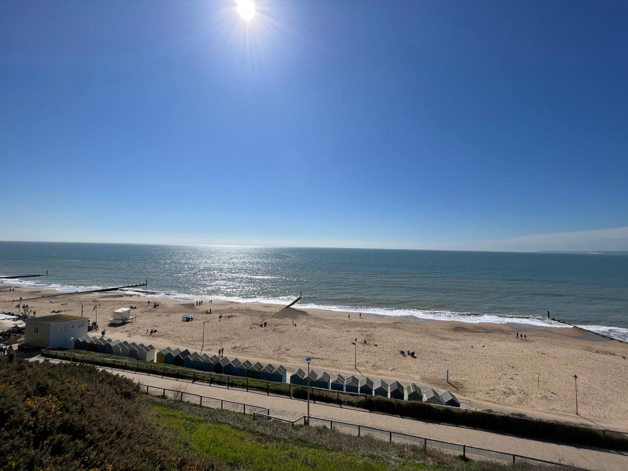 The Retreat - Large Luxury Apartment, Two Mins From