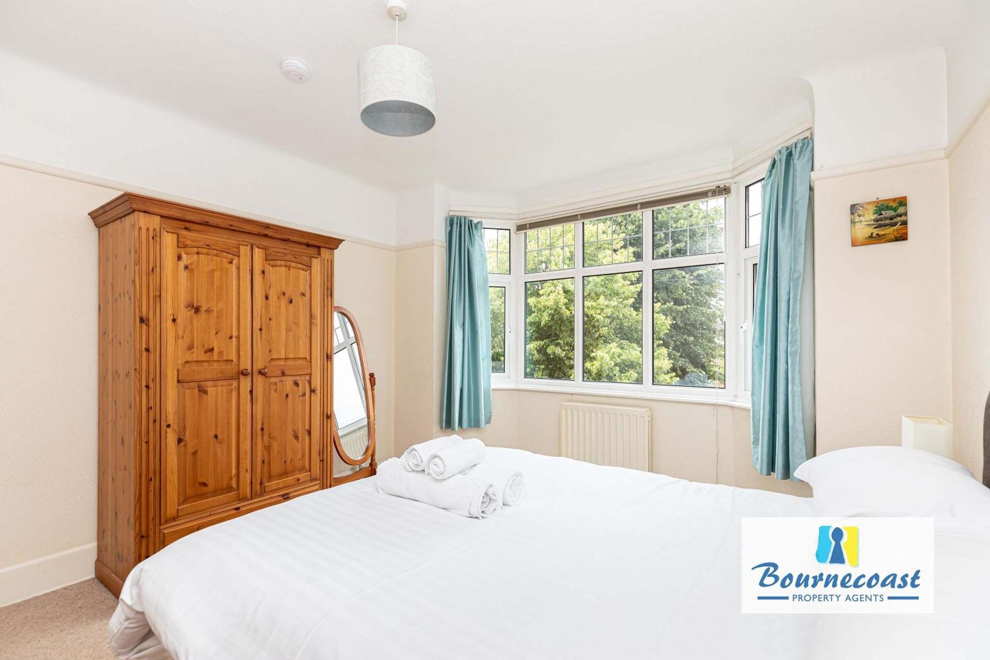 Apartment Bournecoast: Pet Friendly Flat With Garden - Fm667 *