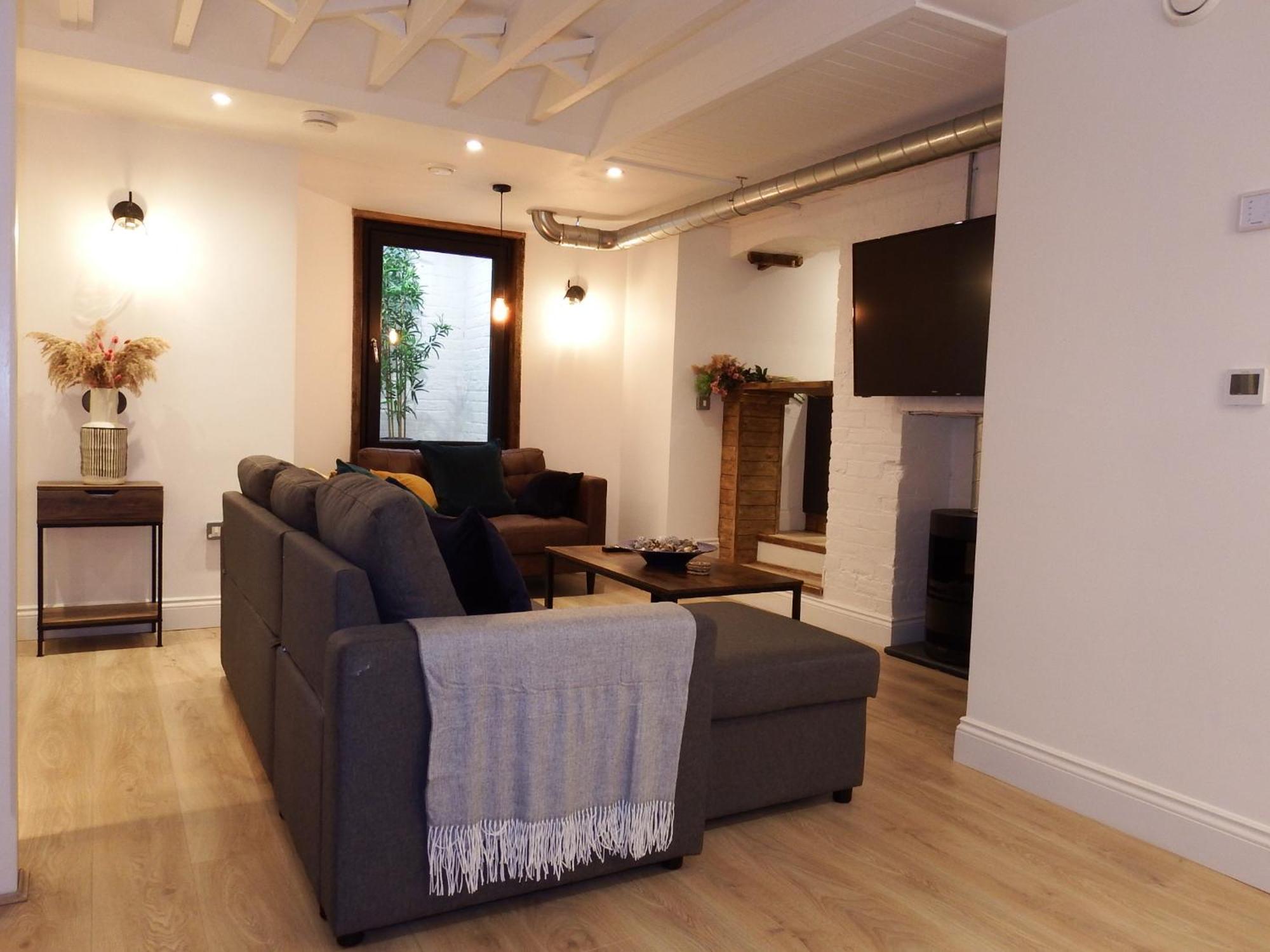 Newly Renovated Stunning Warehouse Apartment Bournemouth