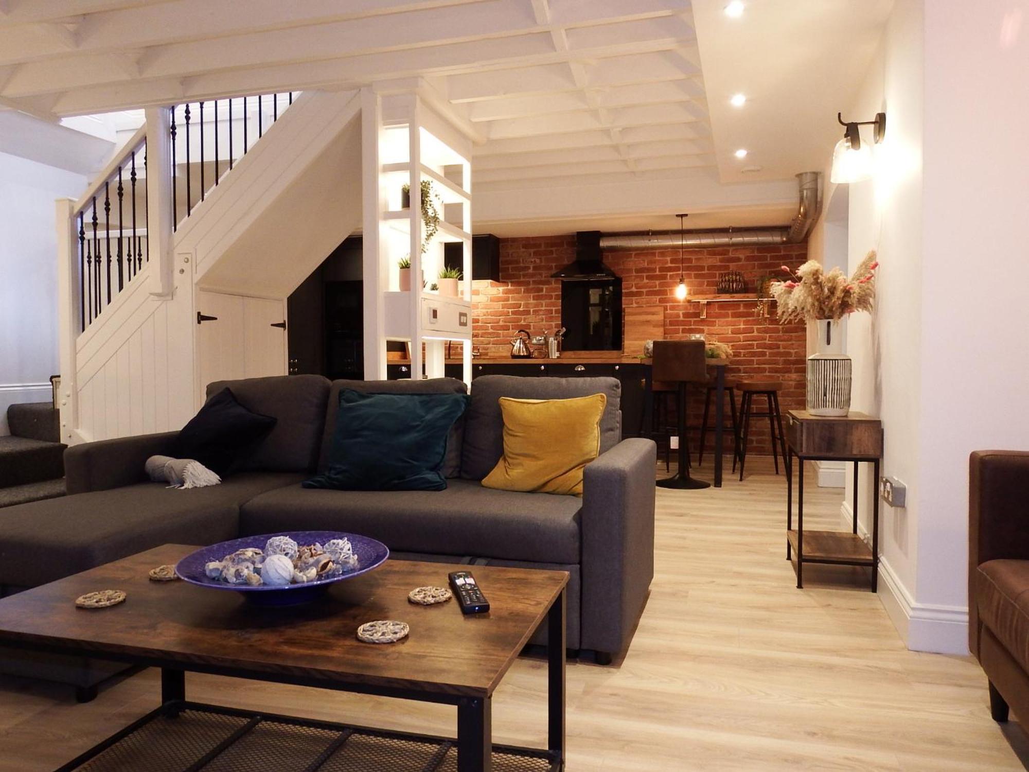 Newly Renovated Stunning Warehouse * Bournemouth
