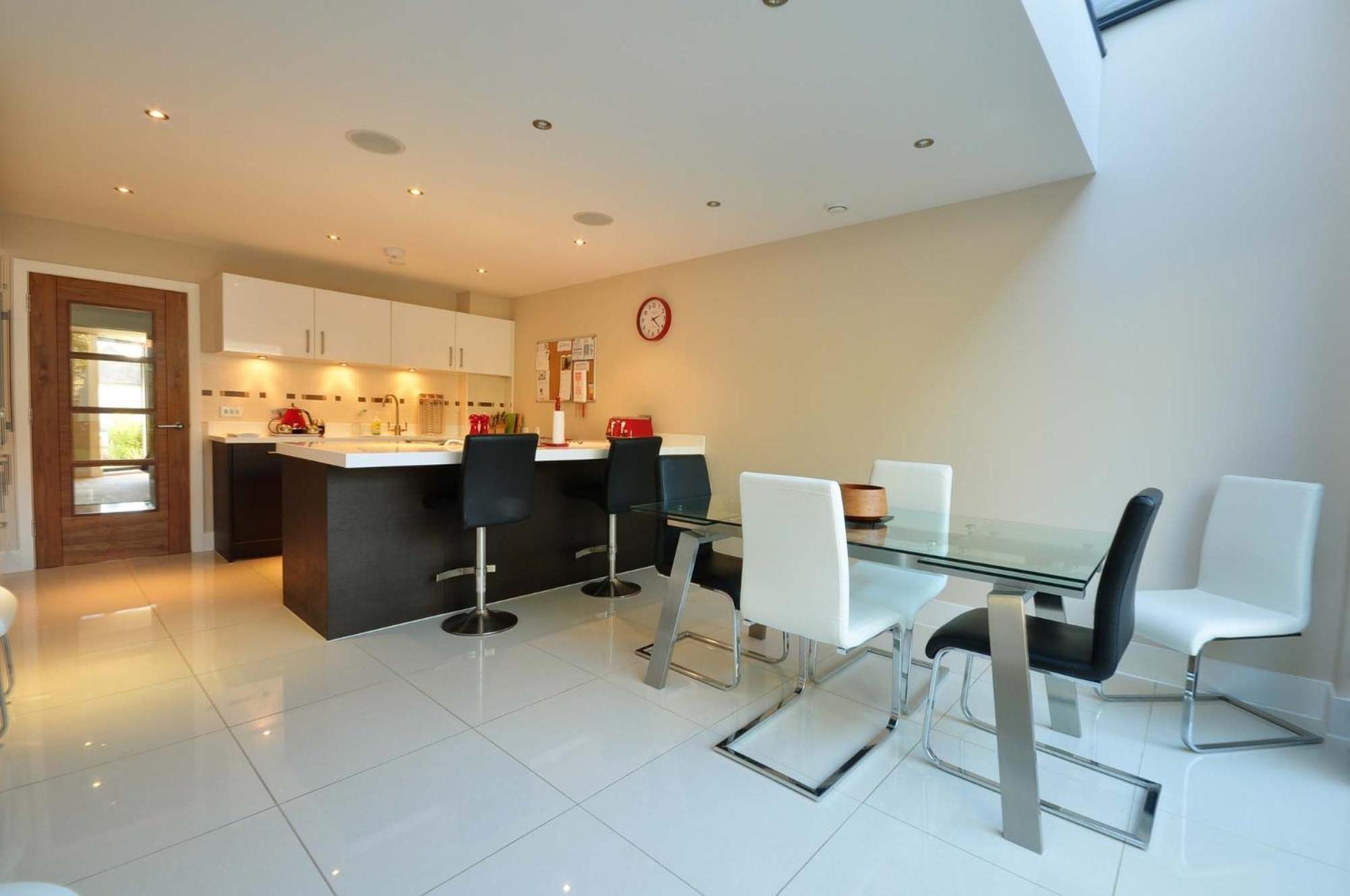 Four Bedroom Beachside With Two Balconies And Garden Holiday home *