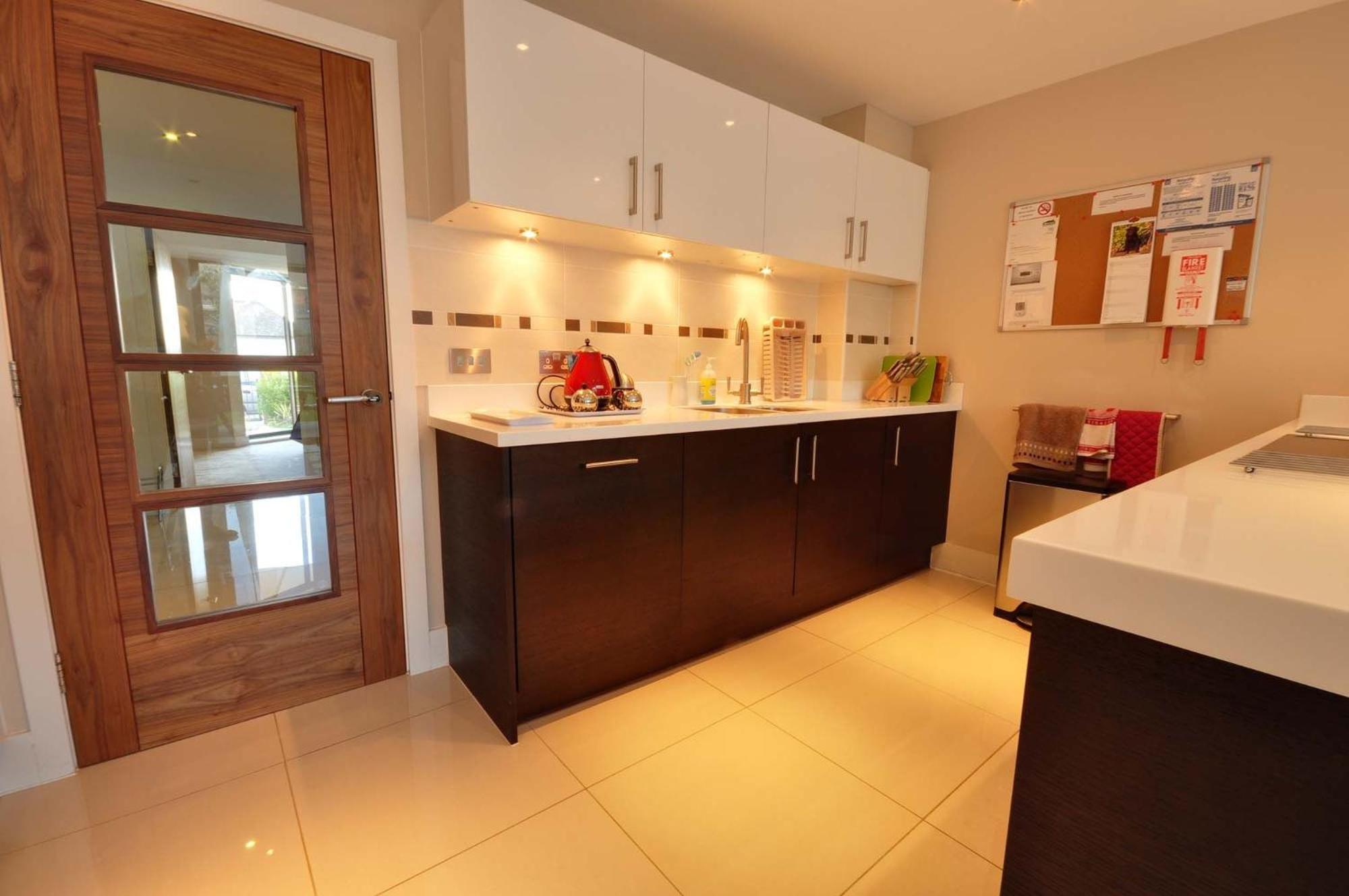 Holiday home Four Bedroom Beachside With Two Balconies And Garden Bournemouth