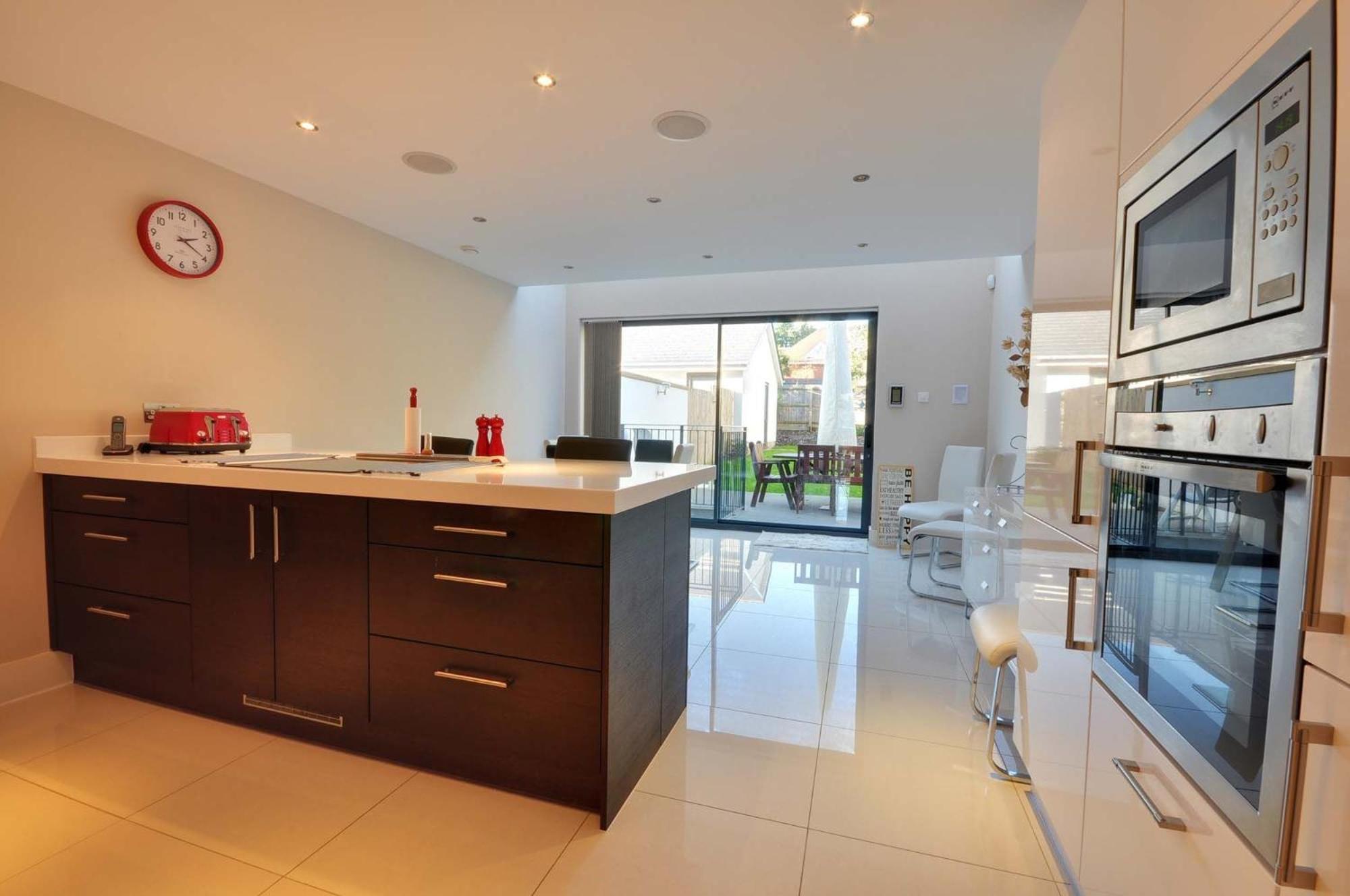 Holiday home Four Bedroom Beachside With Two Balconies And Garden