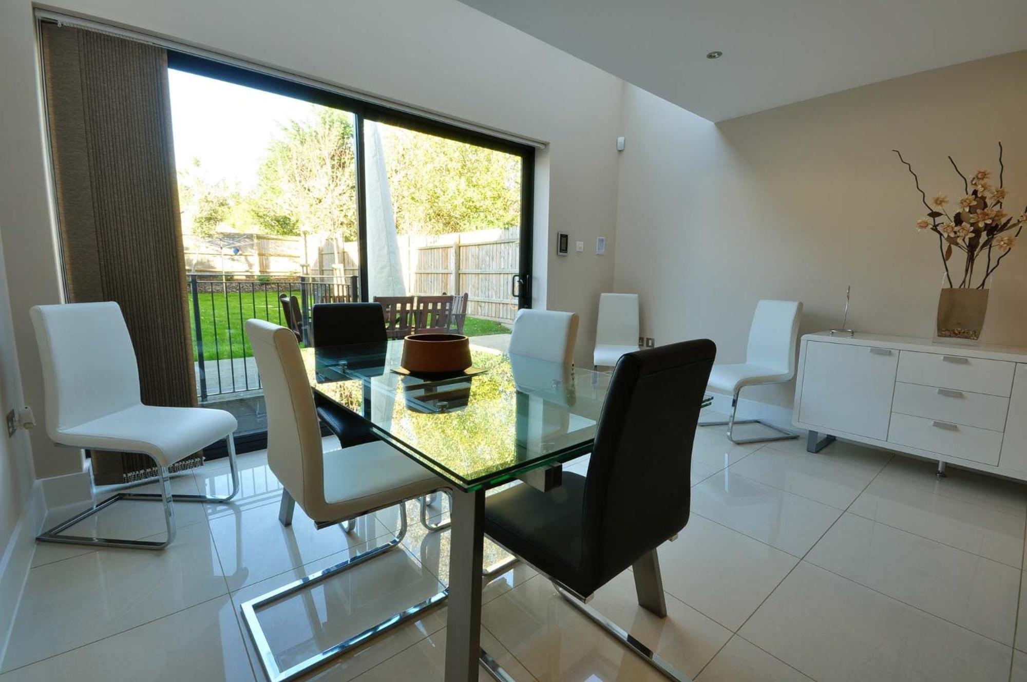 Four Bedroom Beachside With Two Balconies And Garden Bournemouth