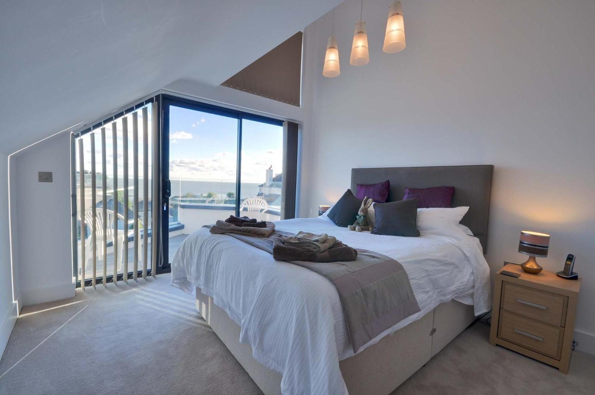 Four Bedroom Beachside With Two Balconies And Garden Holiday home *