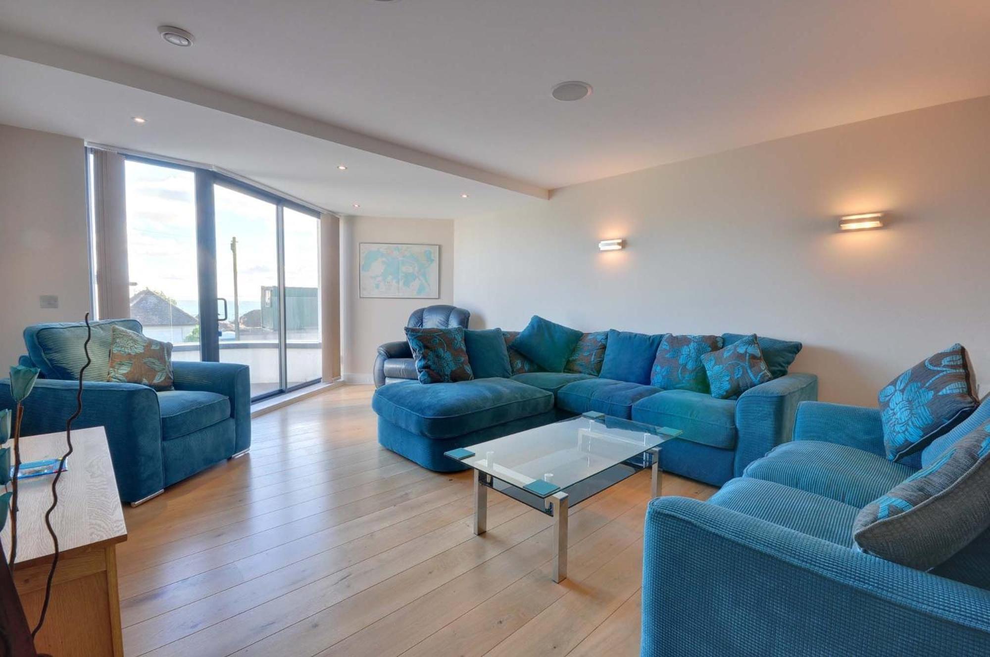 Four Bedroom Beachside With Two Balconies And Garden