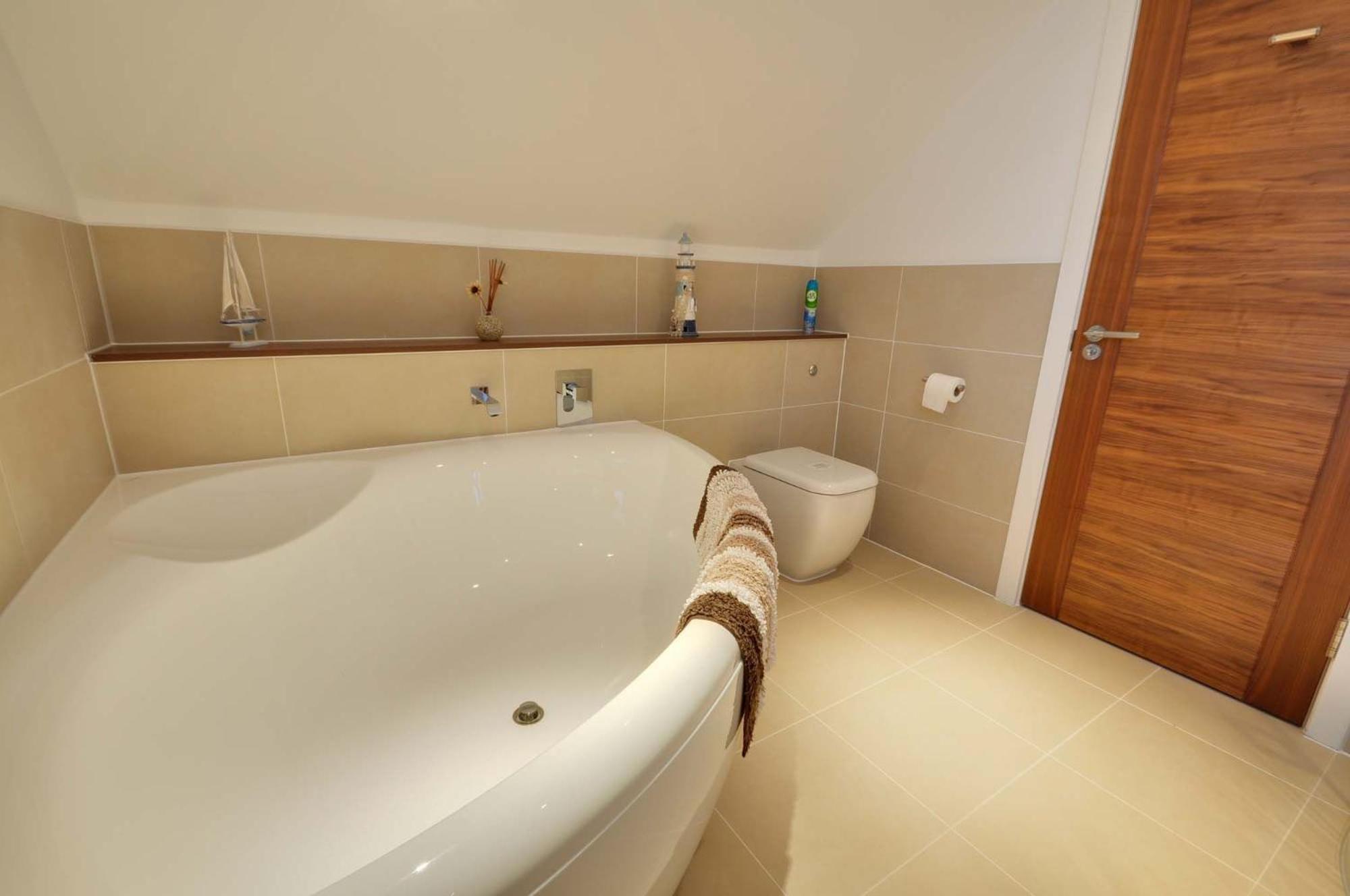 Four Bedroom Beachside With Two Balconies And Garden * Bournemouth