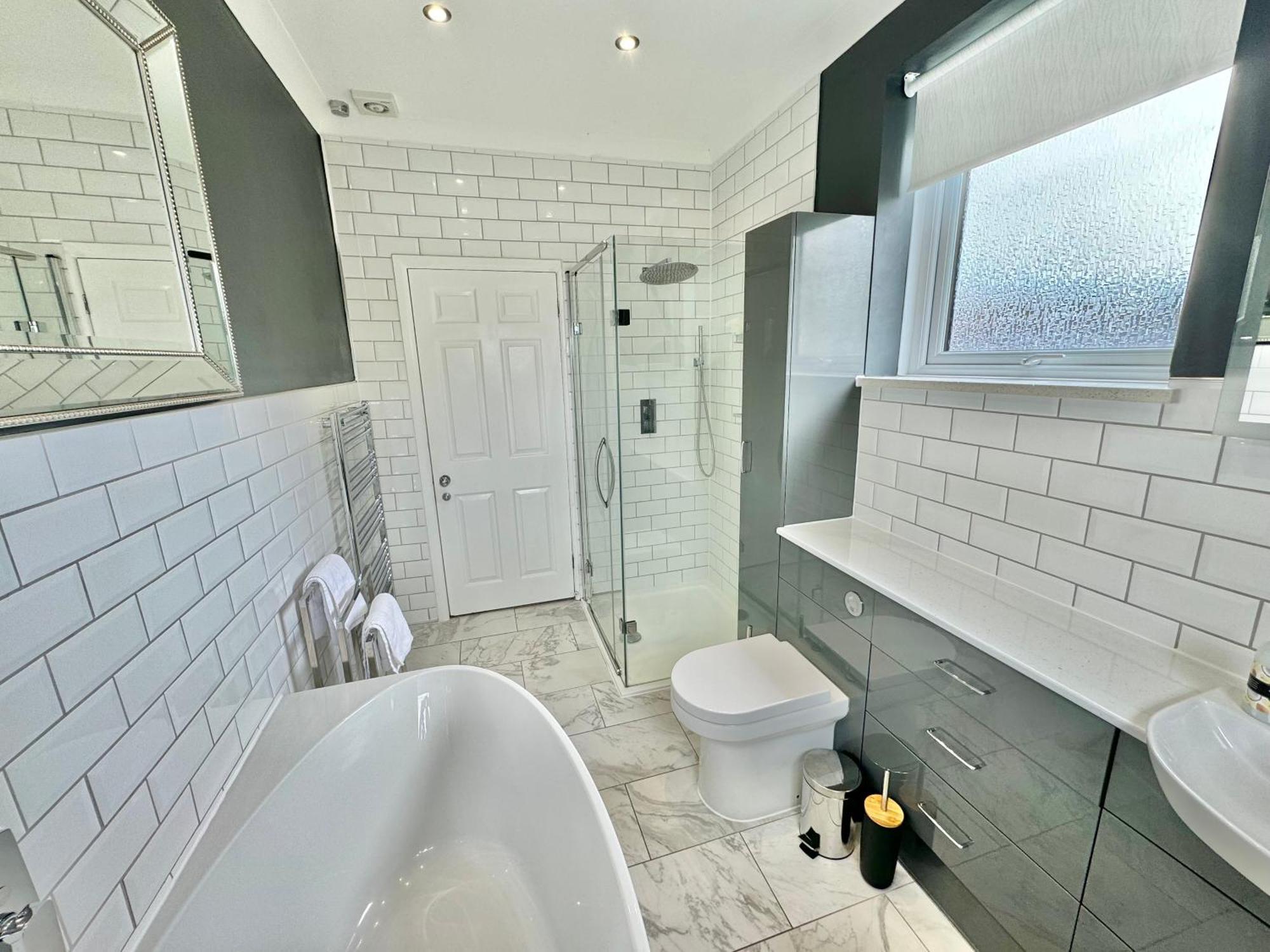 Holiday home 5 Bedroom House - Large Garden With Hot Tub - Sleeps 11 - Close To - Free Parking Bournemouth