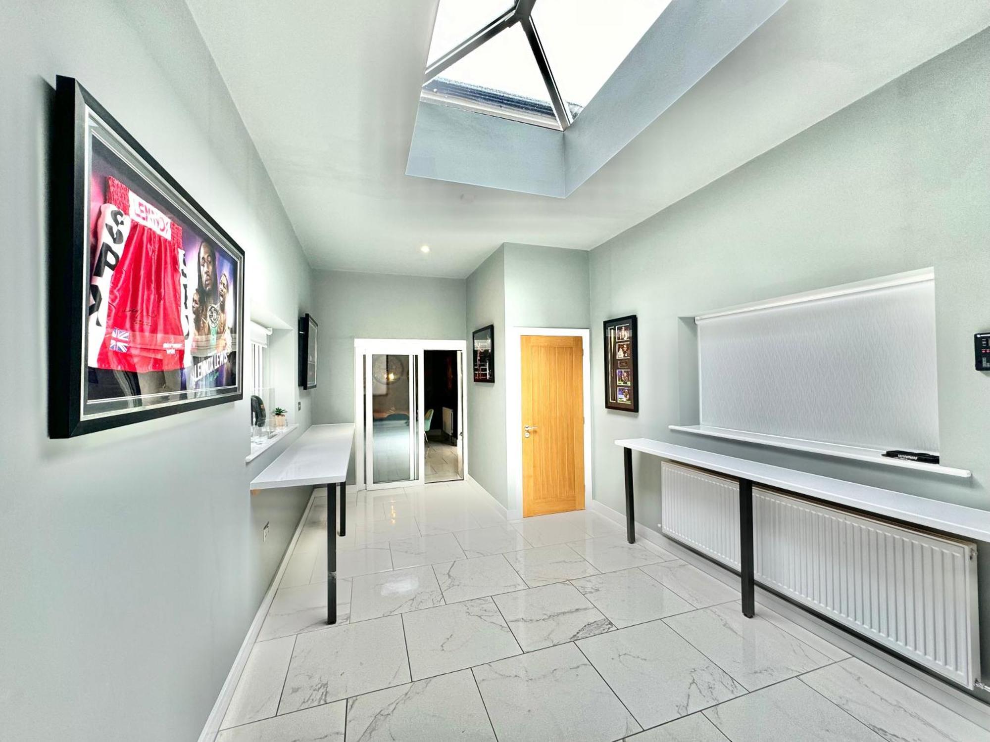 Holiday home 5 Bedroom House - Large Garden With Hot Tub - Sleeps 11 - Close To - Free Parking Bournemouth