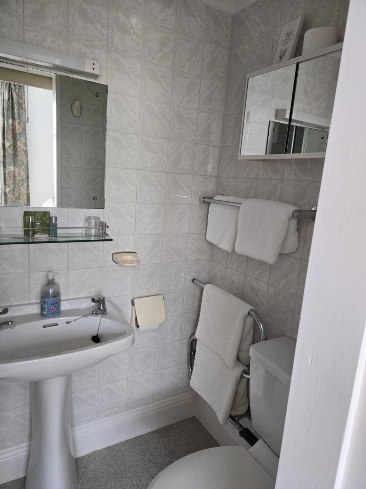 Shoreline Bed & Breakfast 4*