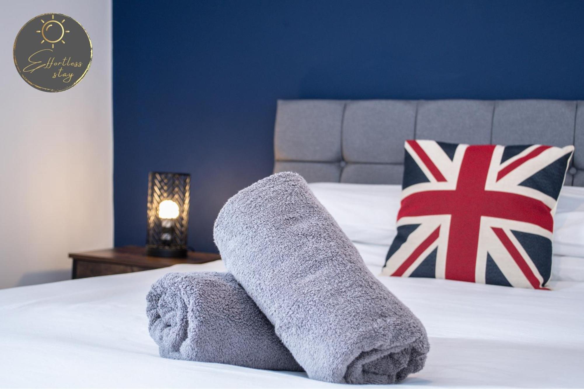 Holiday home The Loft -contractors, Professionals, Leisure Guests Parking, Wifi, Bh1, Sleeps Up To 8,
