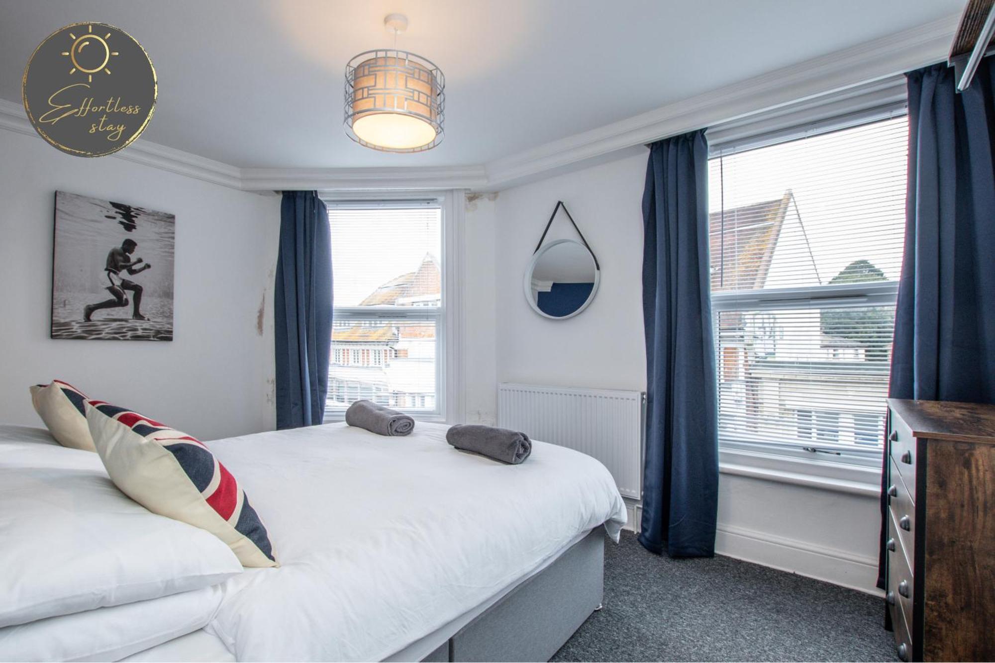 The Loft -contractors, Professionals, Leisure Guests Parking, Wifi, Bh1, Sleeps Up To 8, Holiday home