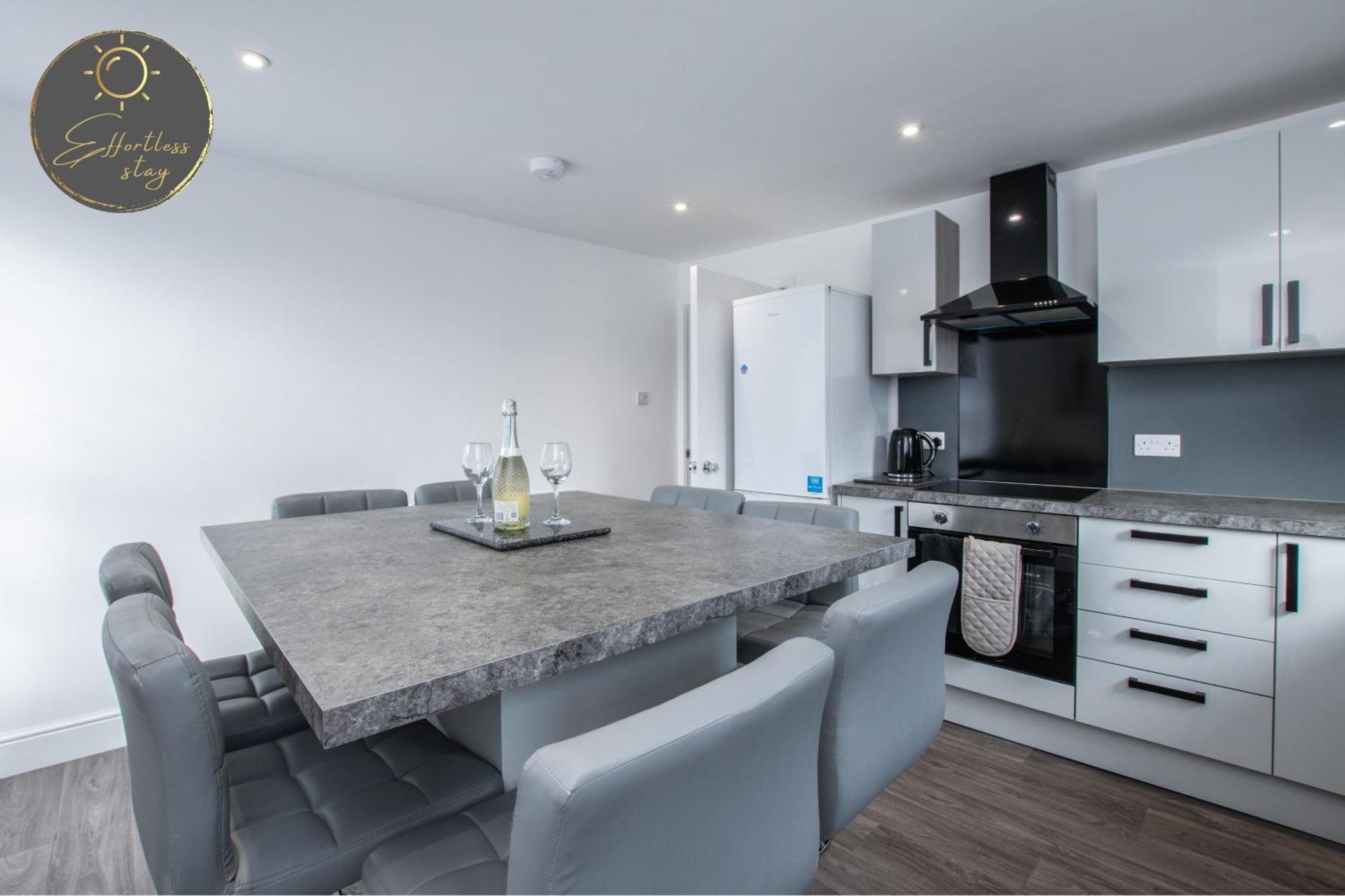 Holiday home The Loft -contractors, Professionals, Leisure Guests Parking, Wifi, Bh1, Sleeps Up To 8, Bournemouth