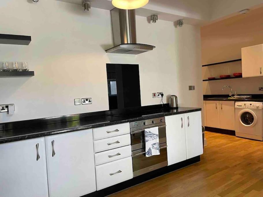 Bright Apartment, Stunning Garden, Sea 5min Walk