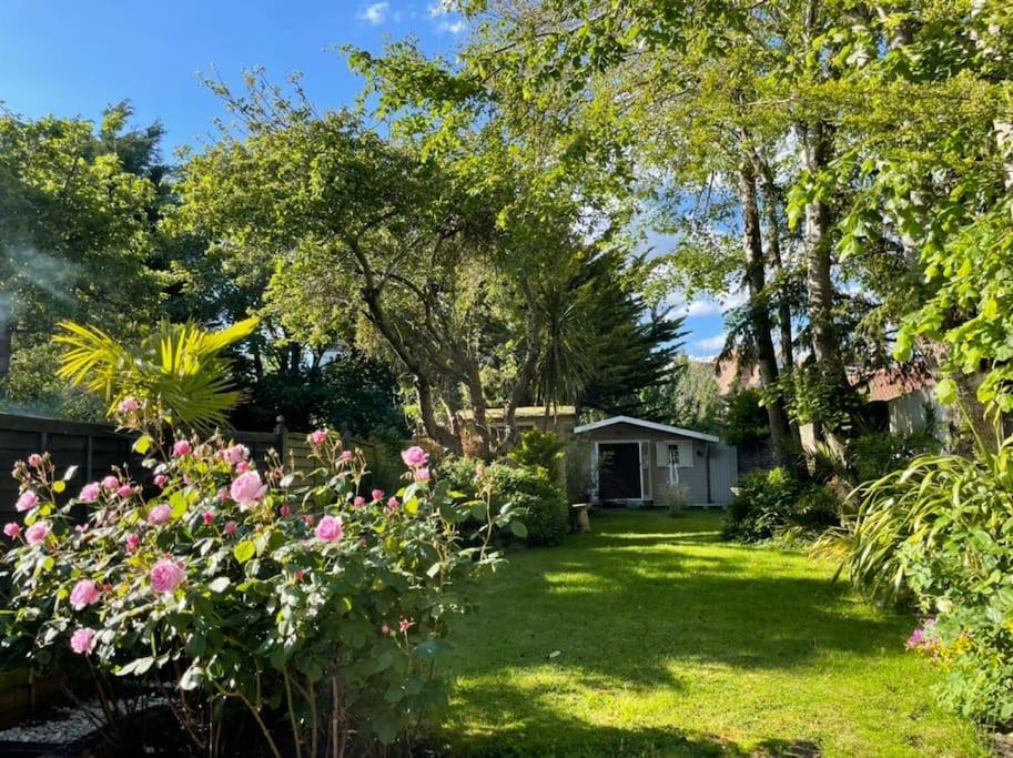 Bright Apartment, Stunning Garden, Sea 5min Walk Apartment Bournemouth