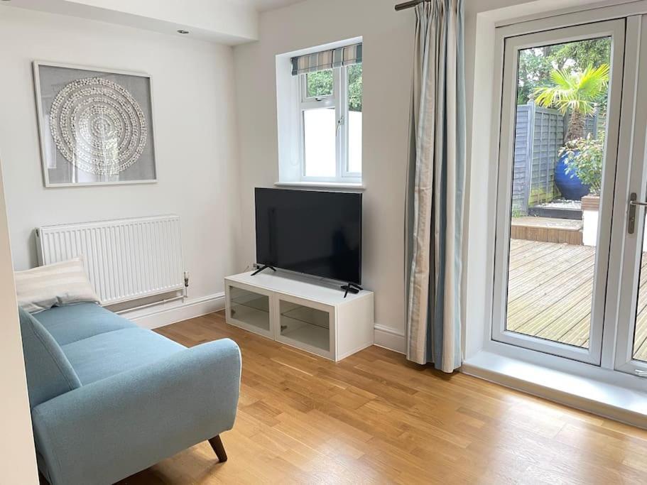 Apartment Bright Apartment, Stunning Garden, Sea 5min Walk