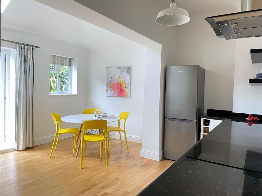 Bright Apartment, Stunning Garden, Sea 5min Walk *