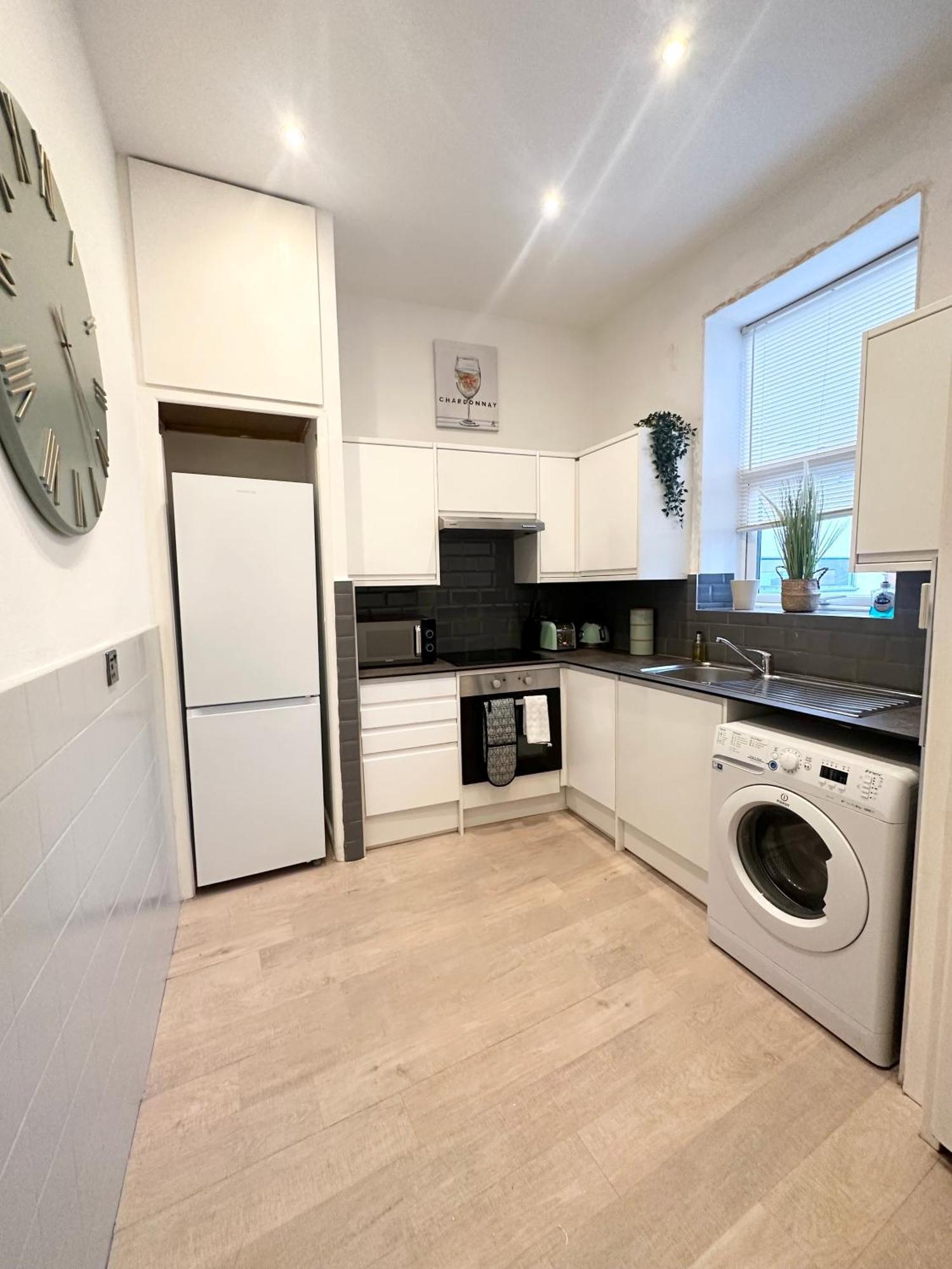 Apartment The Surfer - By Coastline Retreats - Parking Included - Sleeps 5 - Centre
