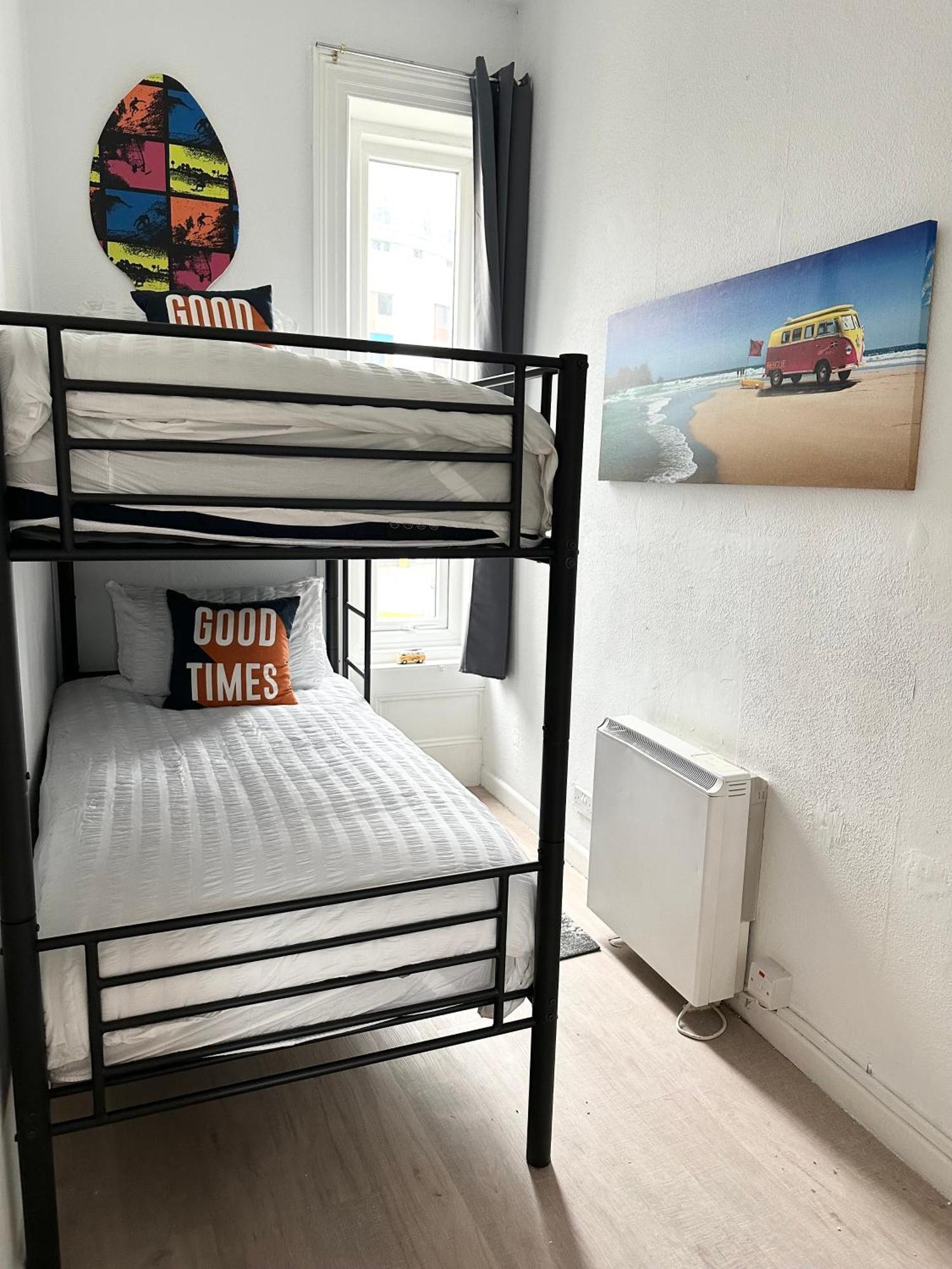 The Surfer - By Coastline Retreats - Parking Included - Sleeps 5 - Centre * Bournemouth