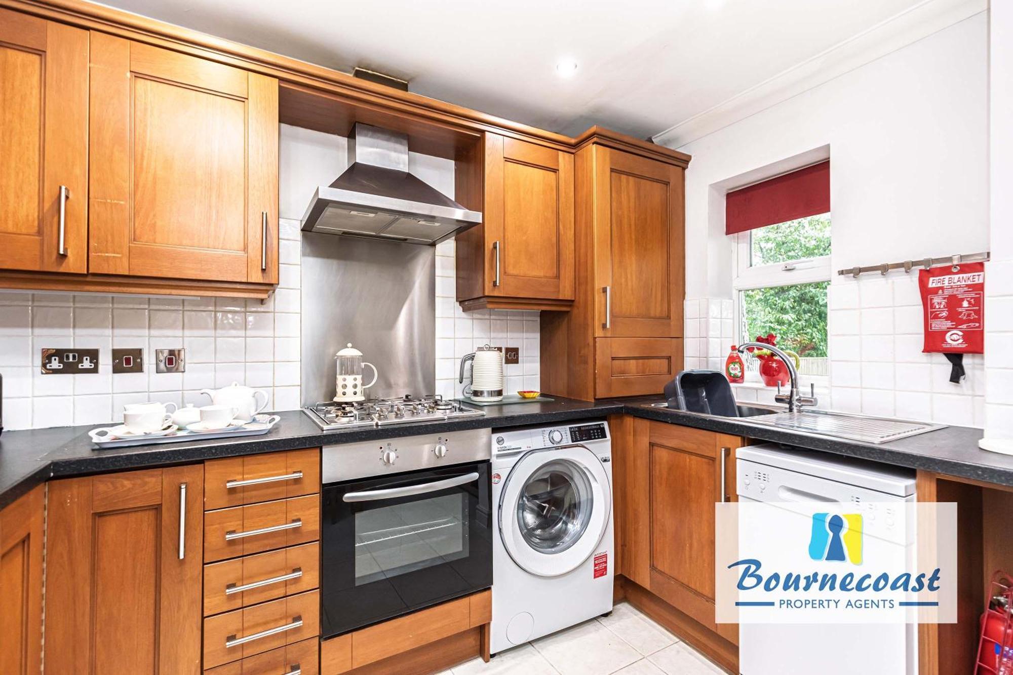 Bournecoast: Short Walk To Town/sandy -3194